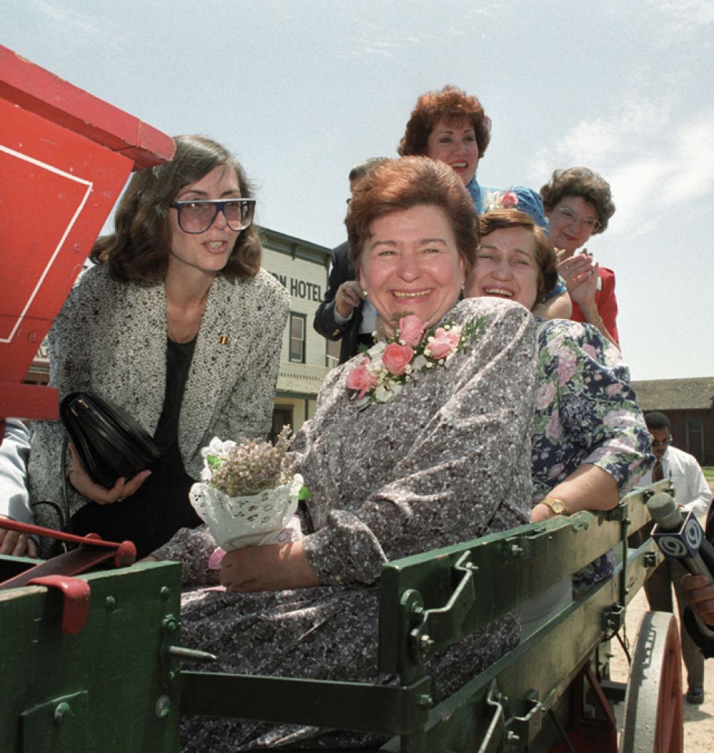 1992 год. Наина Иосифовна Ельцина во время официального визита Президента РФ в США.