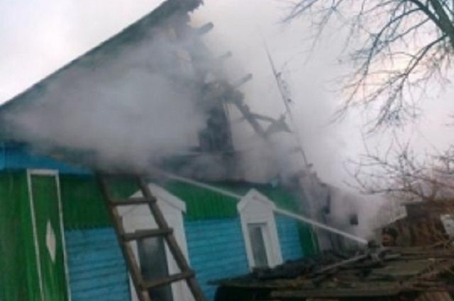 Сообщение о возгорании на улице Чапаева в селе Кевдо-Мельситово поступило на пульт дежурного 14 марта в 08:03.