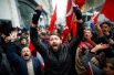Аналогичный митинг прошёл у консульства Нидерландов в Стамбуле, на него вышли несколько сотен человек.