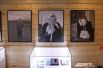 В «нижнем» зале музея можно увидеть экспозицию состоящую из портретов жителей посёлков у Ангары - главных персонажей книг Распутина.