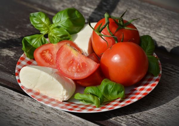 Томаты. Благодаря ликопену, мощному антиоксиданту, помидоры эффективны для профилактики рака. Причем томаты, прошедшие термообработку, не теряют своих целебных свойств.