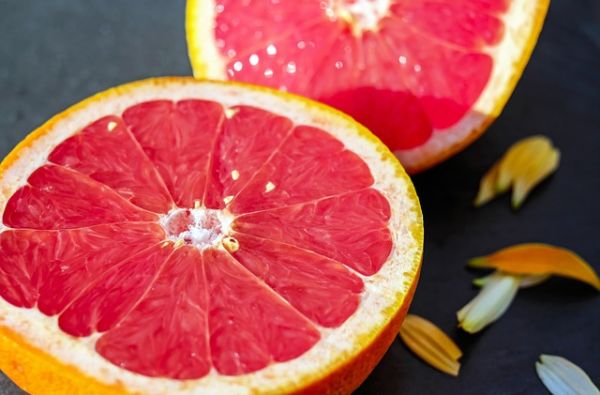 Грейпфрут. Витамин С – один из лучших антиоксидантов. Но кроме него в грейпфрутах содержится ликопен, очень мощный антиоксидант.