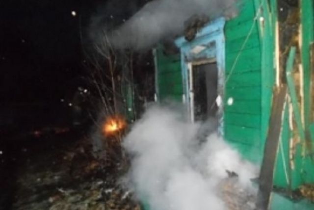 Сообщение о возгорании на улице Октябрьской поступило на пульт дежурного 16 марта в 20:57.