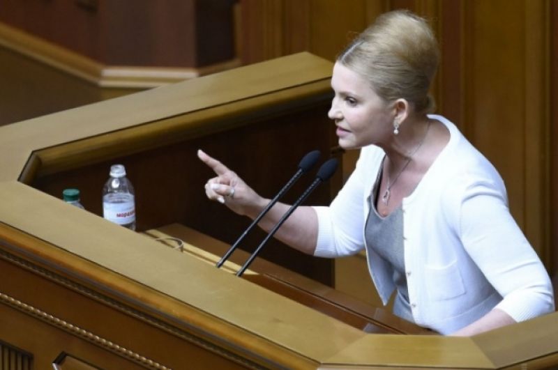 После прихода в парламент Тимошенко решила кардинально сменить имидж. Поговаривали, что это было связано с новыми политическими решениями