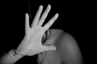 Испугавшись за свою жизнь, девушка обратилась в полицию.