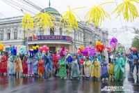 11 лет в Красноярске проходит детский карнавал.