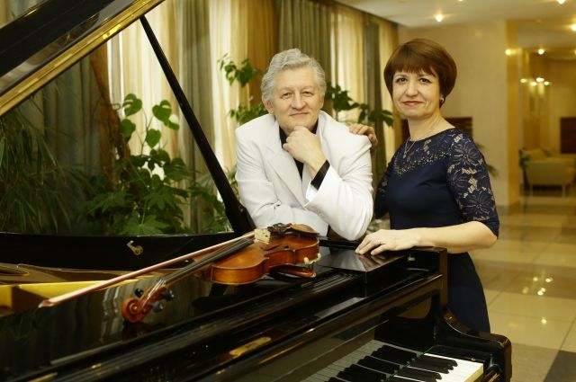 Музыканты Евгений Чеботарёв и Наталия Клименко побывали во многих странах мира, но чаще их гастроли проходят на территории от Мариинска до Таштагола.