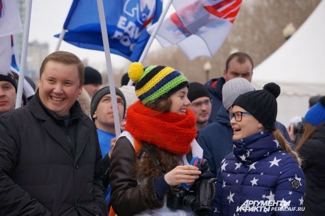 Праздник, посвящённый трёхлетию вхождения Крыма в состав России, прошёл в Перми на Соборной площади.