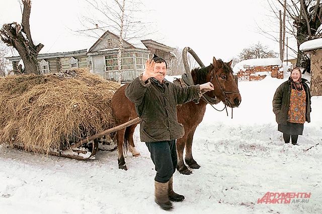 По миллиону рублей будут выдавать врачам, в возрасте до 50 лет, которые переедут жить и работать в сельскую местность.
