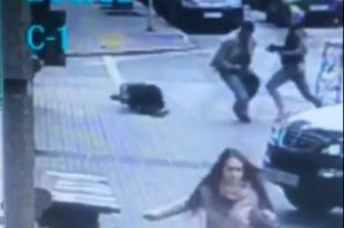 Момент расстрела экс-депутата Госдумы РФ Дениса Вороненкова