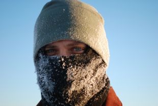 Неизвестные заблокировали 30 человек