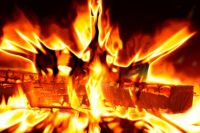 В Илекском районе в горящем доме пострадал человек