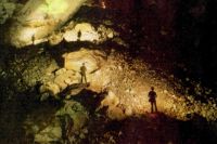Спелеотуристов манит под землю необычная красота пещер.