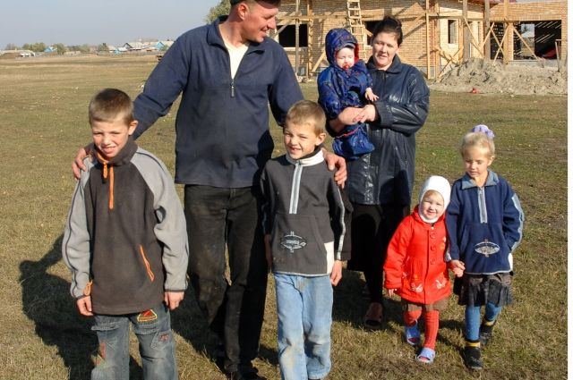 В Ноябрьске готовят участки для многодетных семей.