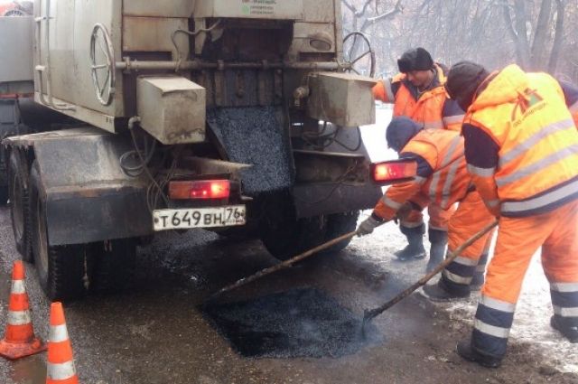 В столице Кузбасса продолжается ямочный ремонт дорог.