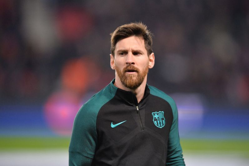 На втором месте нападающий футбольного клуба «Барселона» Лионель Месси — 76,5 млн евро.