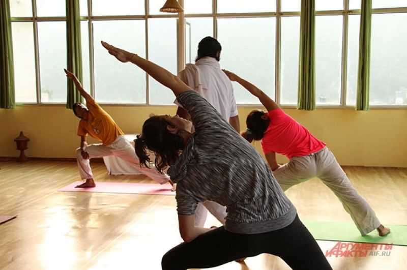 Почему йога стала так популярна в современном мире: загадка индийских техник