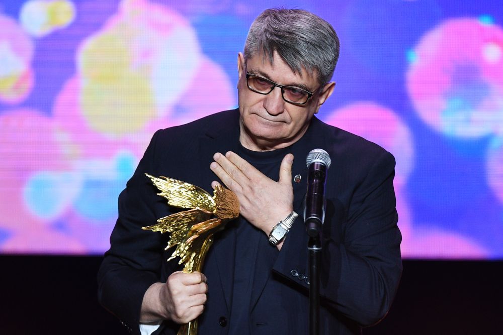 Премия имени Эльдара Рязанова «За честь и достоинство» — Александр Сокуров.