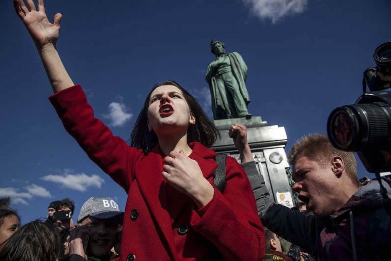 Московская власть хотела перенести митинг из центра города на окраину, но Алексей Навальный призвал всех выходить именно в центр