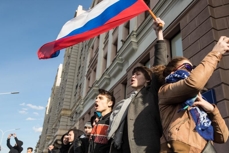 Молодежь выступает против коррупции в стране