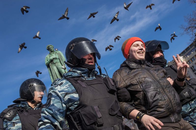 Однако участников митинга задержания не сильно пугали
