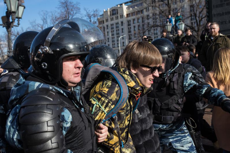 Правоохранители задерживали всех подряд, не обращая внимание на возраст или пол