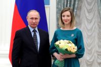 Владимир Путин поздравил ярославскую писательницу Анастасию Орлову.