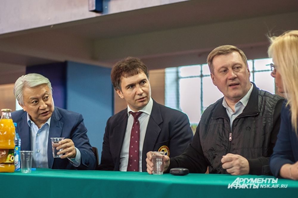 На открытии присутствовали депутат Государственной думы РФ Виктор Игнатов, вице-президент Федерации каратэ России Виктор Хан, руководитель департамента физической культуры и спорта Новосибирской области Сергей Ахапов, президент Новосибирской областной федерации каратэ Вениамин Пак и мэр Новосибирска Анатолий Локоть