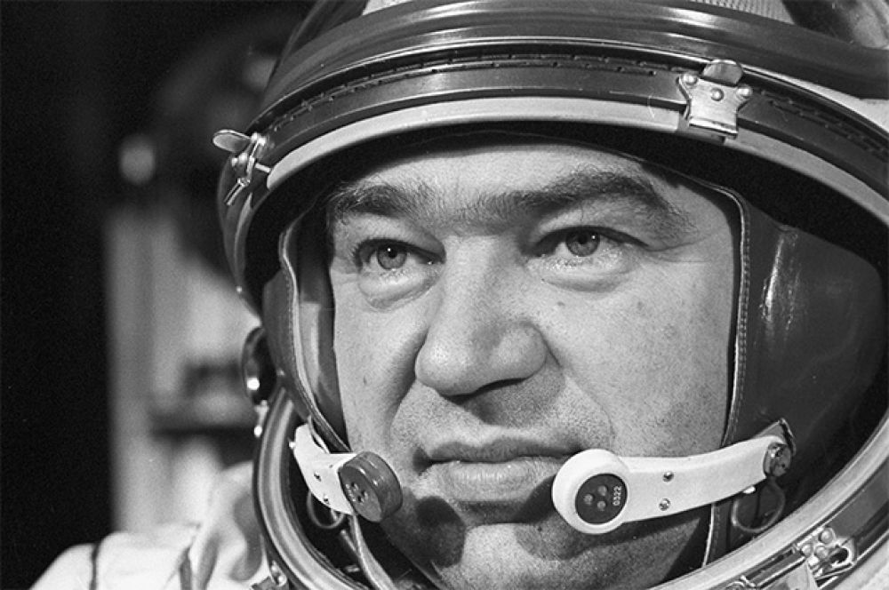 Бортинженер космического корабля «Союз-17» Георгий Михайлович Гречко. 1975 год