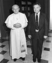 Папа Римский Иоанн-Павел II и летчик-космонавт, дважды Герой Советского Союза Георгий Михайлович Гречко. 1987 год.