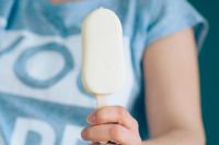 Современное мороженое – это замороженный сладкий продукт, полученный путем взбивания и последующего замораживания смеси на молочной основе. 