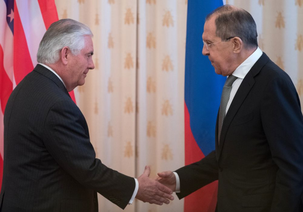 Министр иностранных дел РФ Сергей Лавров и государственный секретарь США Рекс Тиллерсон во время переговоров в Москве.