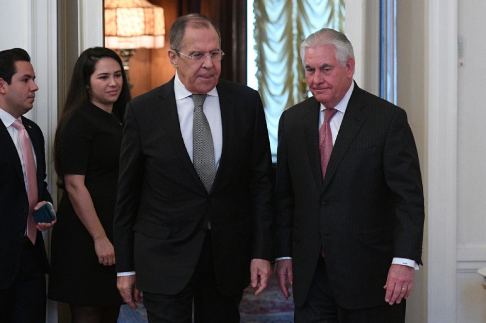 Министр иностранных дел РФ Сергей Лавров и государственный секретарь США Рекс Тиллерсон во время переговоров в Москве.