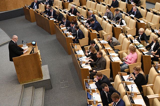 Андрей Клишас выступает на пленарном заседании Государственной думы РФ.
