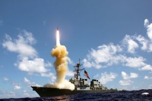 Один из боевых кораблей расположен менее чем в 500 км от площадки для ядерных испытаний КНДР