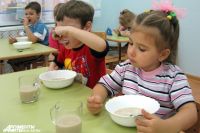 Ротавирусная инфекция стала причиной недомогания детей в детском саду № 134, где пятеро детей накануне почувствовали себя плохо после приёма пищи.