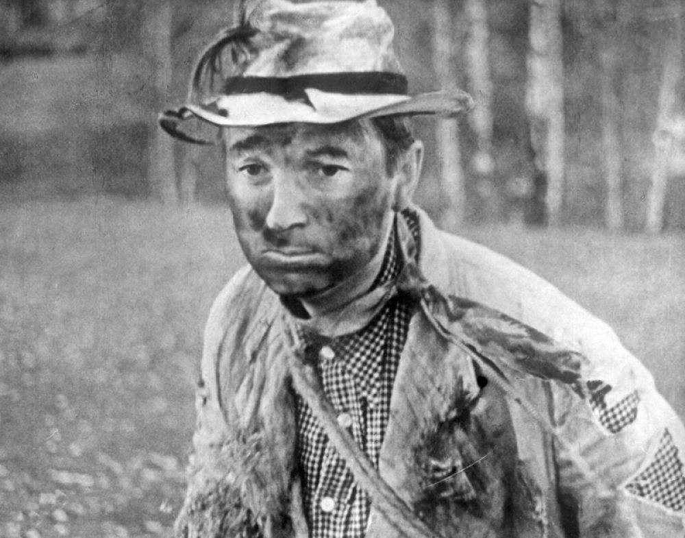 Георгий Вицин в роли Труса в фильме «Пес Барбос и необычный кросс» (фильм №5 киноальманаха «Совершенно серьезно», режиссеры Леонид Гайдай и Эльдар Рязанов). 1961 год.