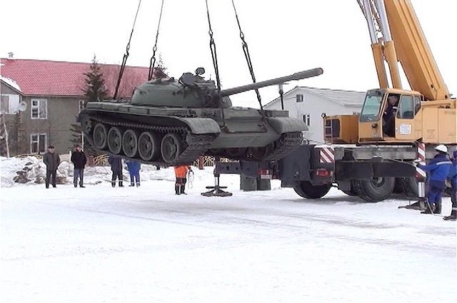 В Надымский район прибыло два танка.