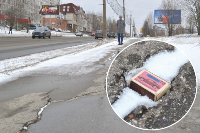 Тротуар на ул. Морозова: ширина трещин в некоторых местах более 5 см.
