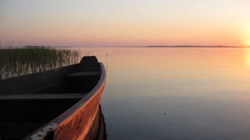 Поселок Шацк стал известен, поскольку именно здесь находится самое большое озеро Украины карстового происхождения Свитязь