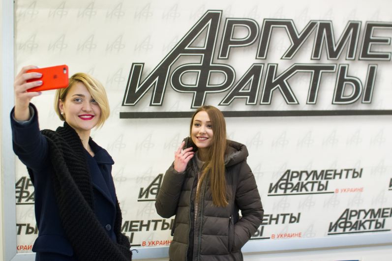 Вера Кекелия и Анна Кукса успели сделать селфи