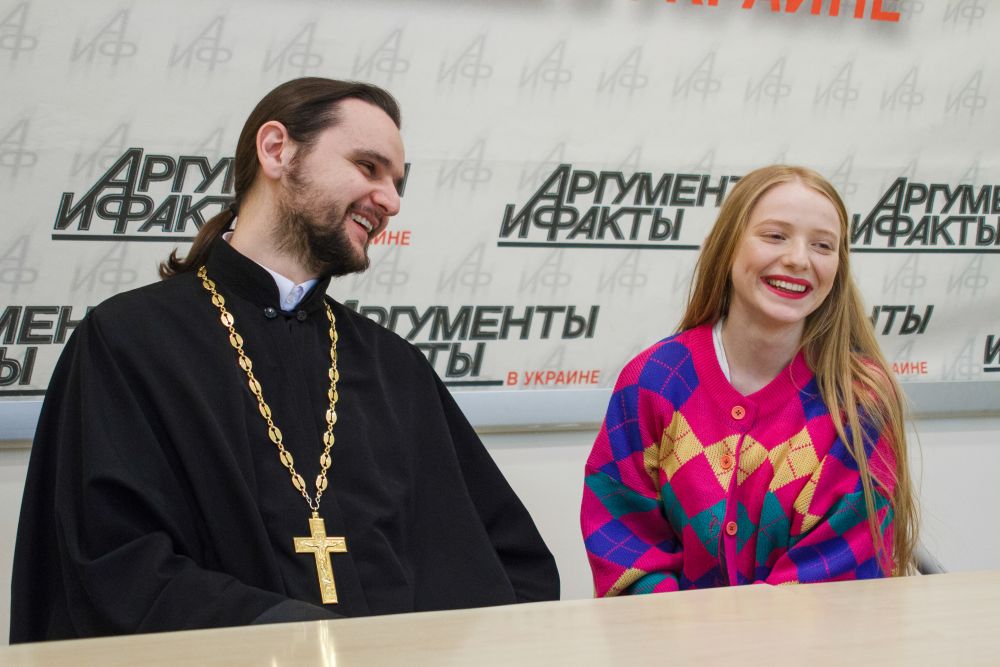 Отец Александр рассказал, что его дети также любят петь и хотят на «Голос. Дети»