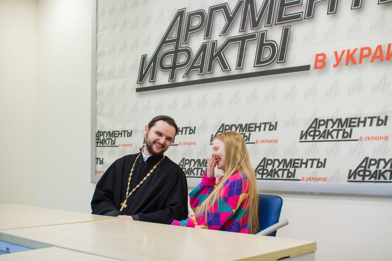 Отвечая на вопросы читателей финалисты «Голоса страны» много шутили