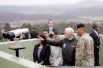 17 апреля. Вице-президент США Майкл Пенс посетил демилитаризованную зону на границе между Республикой Корея и КНДР.