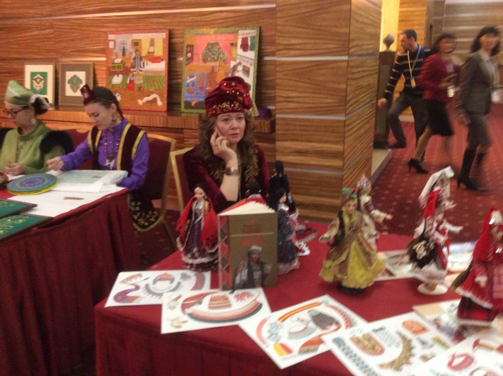 На съезде были представлены изделия мастеров разных национальностей. 