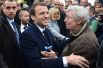 Кандидат в президенты Франции, лидер движения «En Marche» Эммануэль Макрон общается со своими сторонниками. 