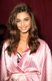 Также современные девушки подражают худеньким и милым ангелам Victoria’s secret