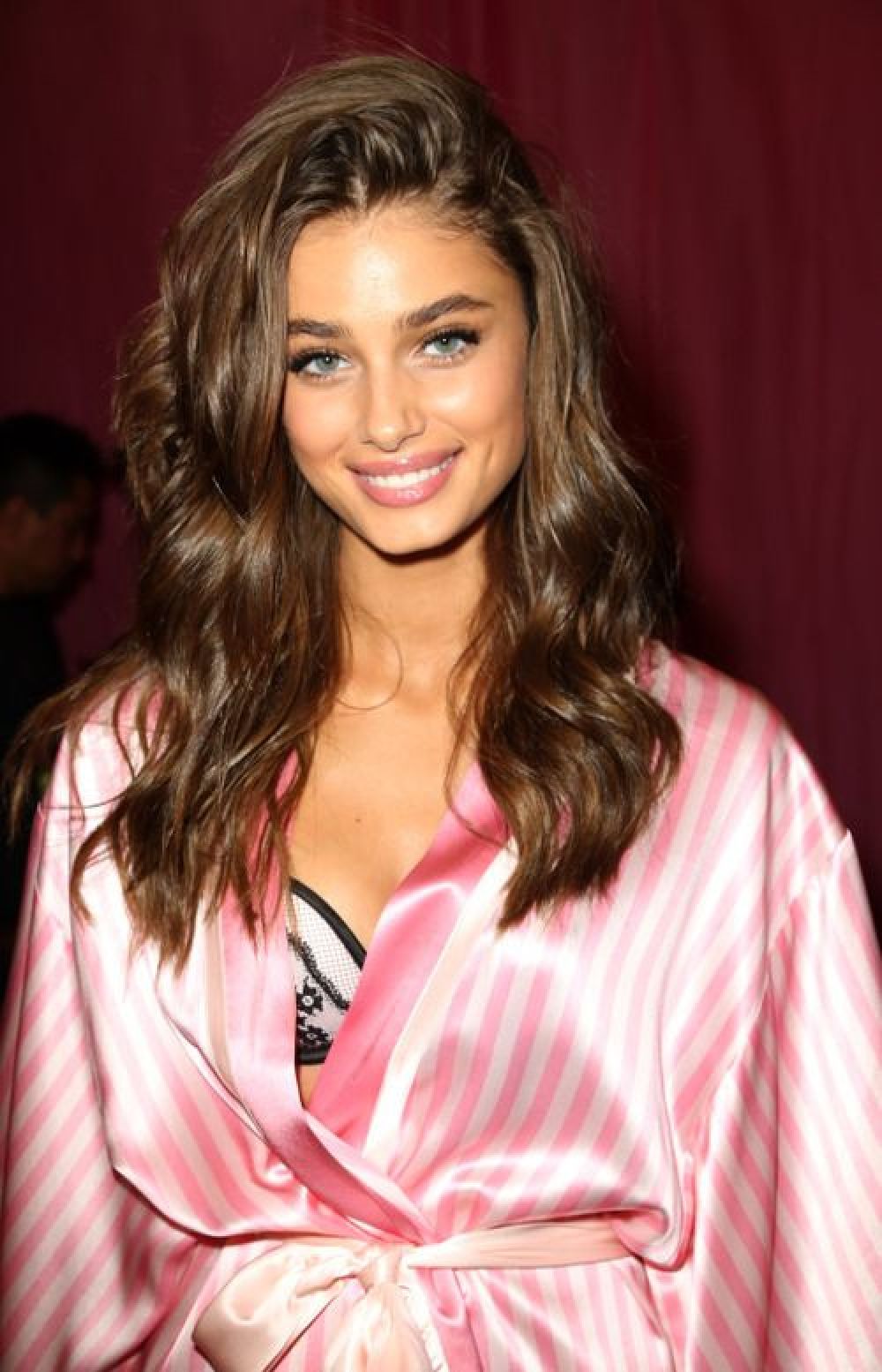 Также современные девушки подражают худеньким и милым ангелам Victoria’s secret