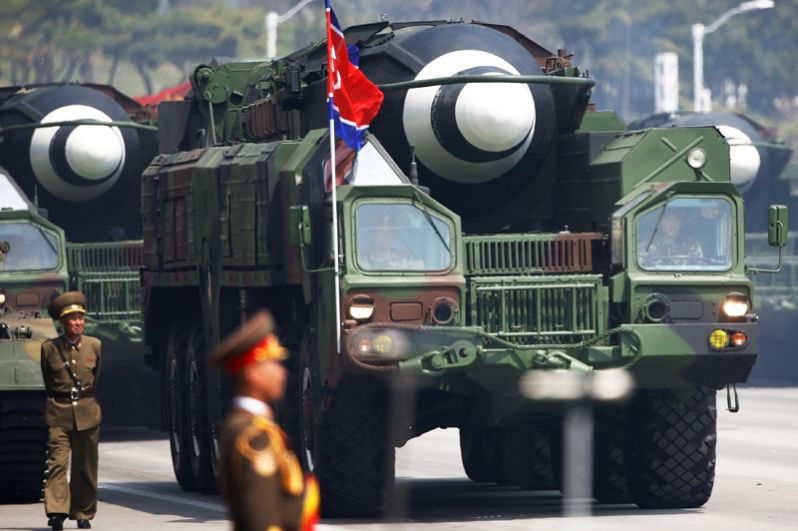 Стратегические ракетные войска КНДР во время военного парада, посвященного 105-летию со дня рождения основателя Северной Кореи Ким Ир Сена в Пхеньяне.