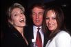 1999 год. Дональд Трамп, его вторая супруга Марла Мейплз (слева) и Меланья Кнаусс (справа). 